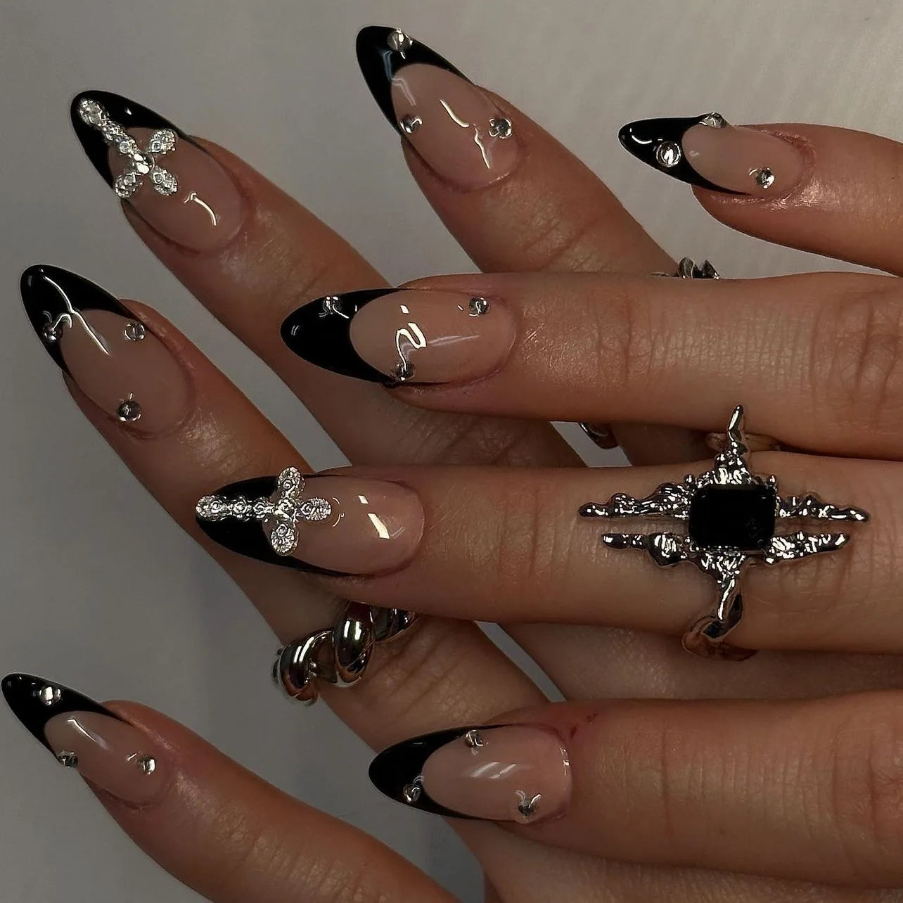 24Pcs Dark Press on Fake Nails with Black Glitter 3D Metallic Designs Sweet Cool Almond False Nails Detachable Nails Spice Girls
