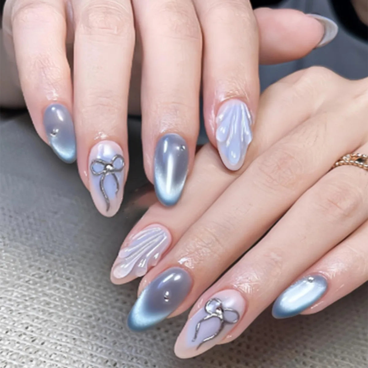 24pcs Wearable Bow Design Press on Nails Simple Pearl Starlight Short Almond False Nails Tips Finished Cat's Eye Fake Nail Sets