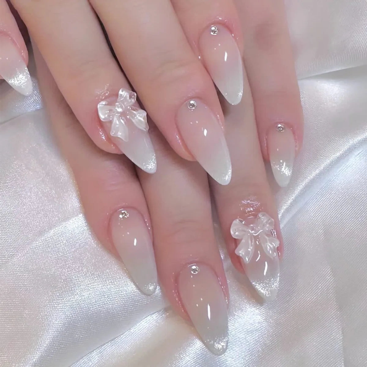 24pcs Wearable Bow Design Press on Nails Simple Pearl Starlight Short Almond False Nails Tips Finished Cat's Eye Fake Nail Sets